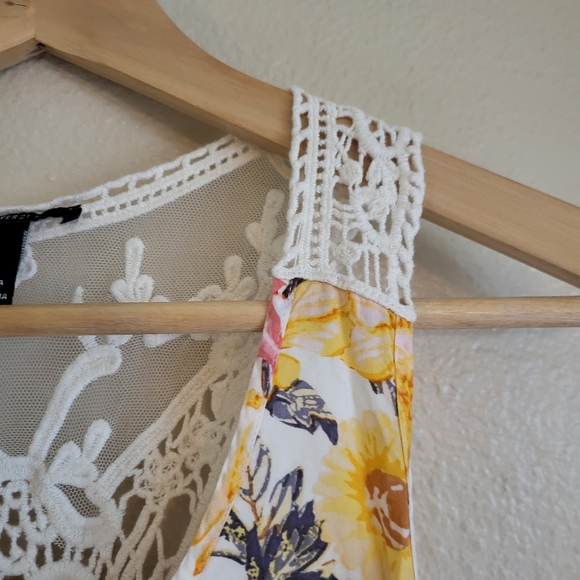 Boho Floral Lace Crochet Tank Top - Picture 4 of 7